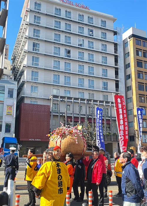 大阪木津卸売市場の献鯛式の様子